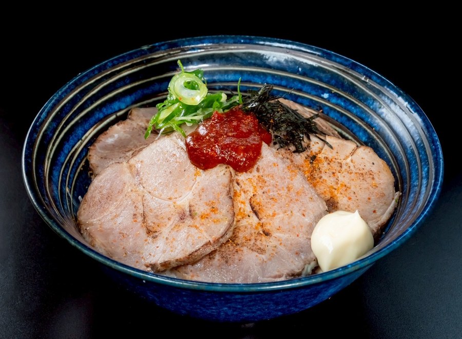 秘伝の辛味噌 炙りチャーシュー丼