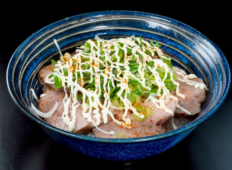 ネギマヨ炙りチャーシュー丼