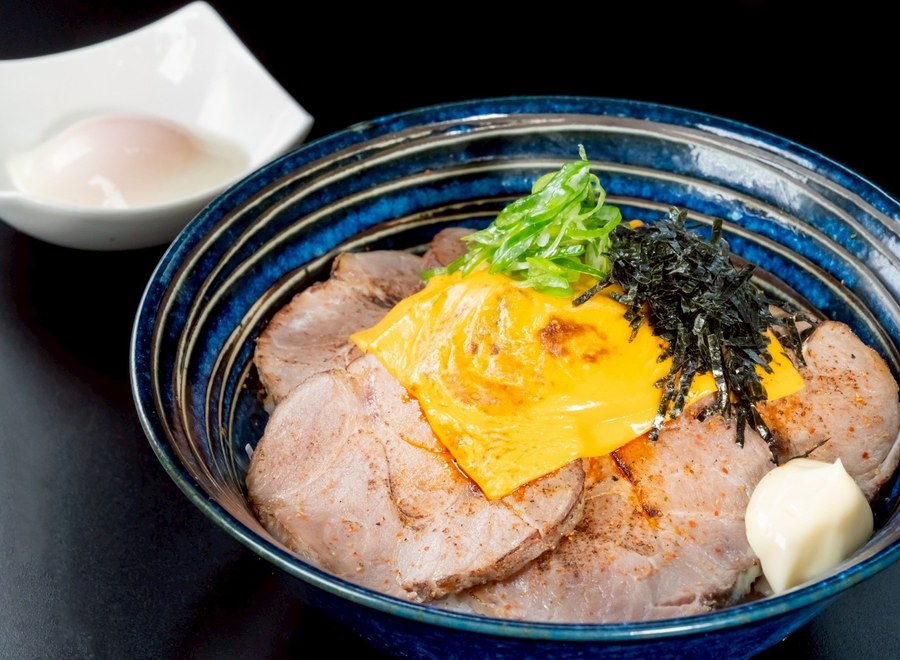 温玉チーズチャーシュー丼
