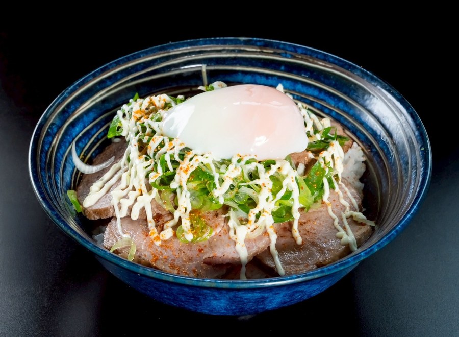 温玉ネギマヨ炙りチャーシュー丼