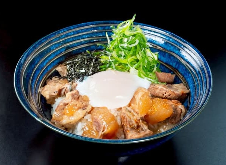 肉汁と食べるとろとろ豚軟骨丼