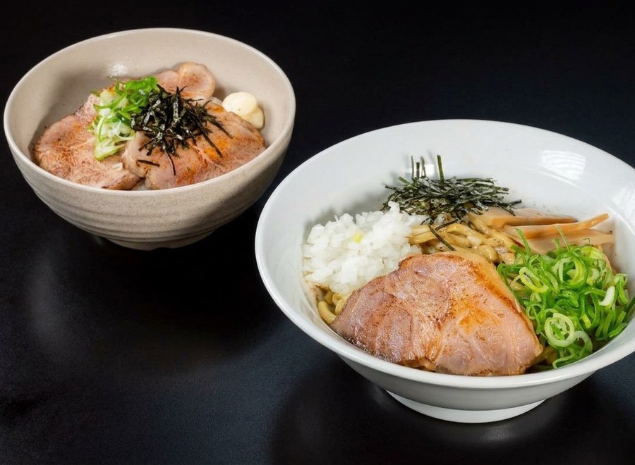 煮干し醤油まぜそばとチャーシュー丼セット
